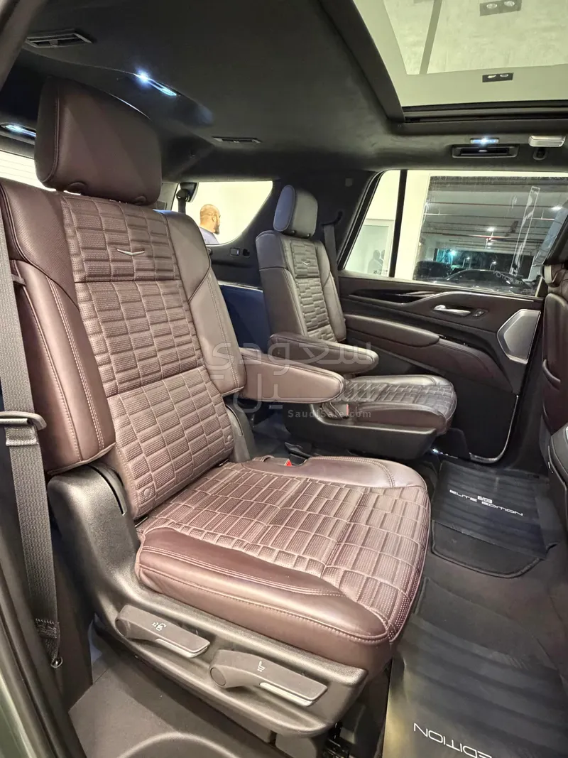 2024 كاديلاك اسكاليد بلاتينيوم