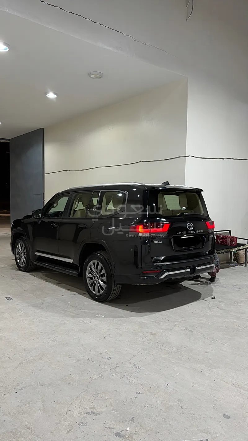 2024 تويوتا لاند كروزر جي اكس ار