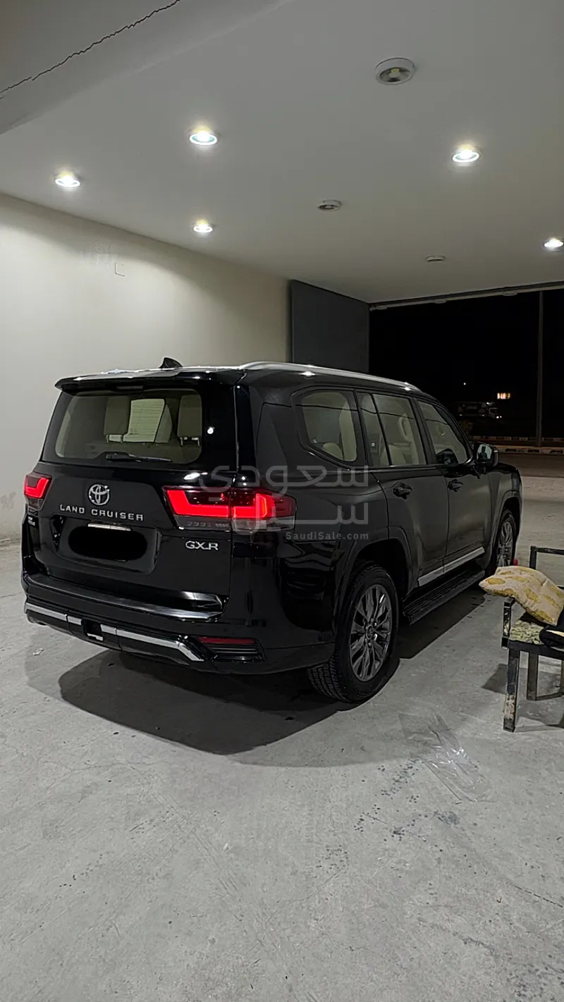 2024 تويوتا لاند كروزر جي اكس ار