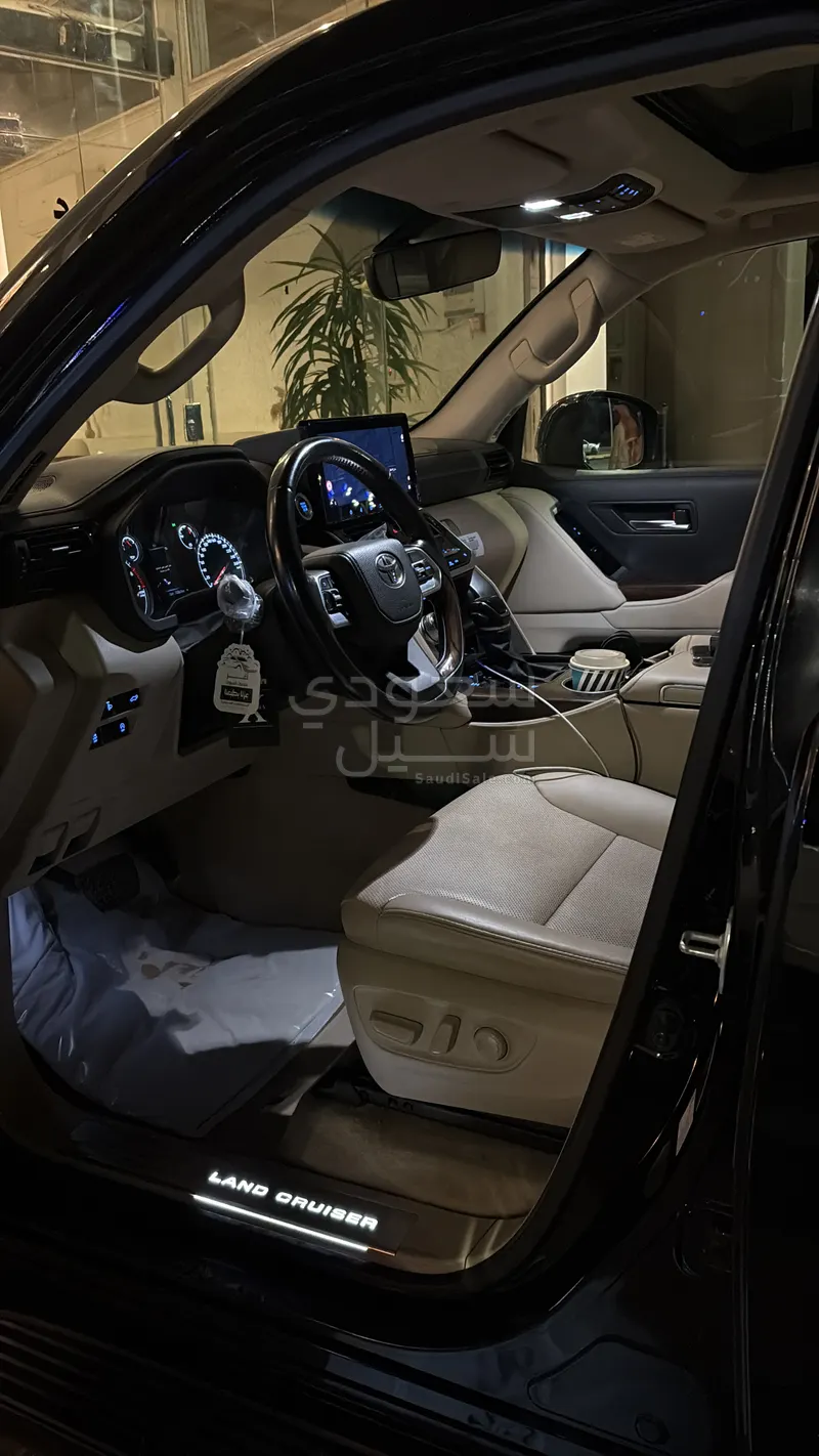 2024 تويوتا لاند كروزر جي اكس ار