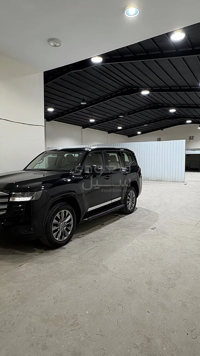 2024 تويوتا لاند كروزر جي اكس ار