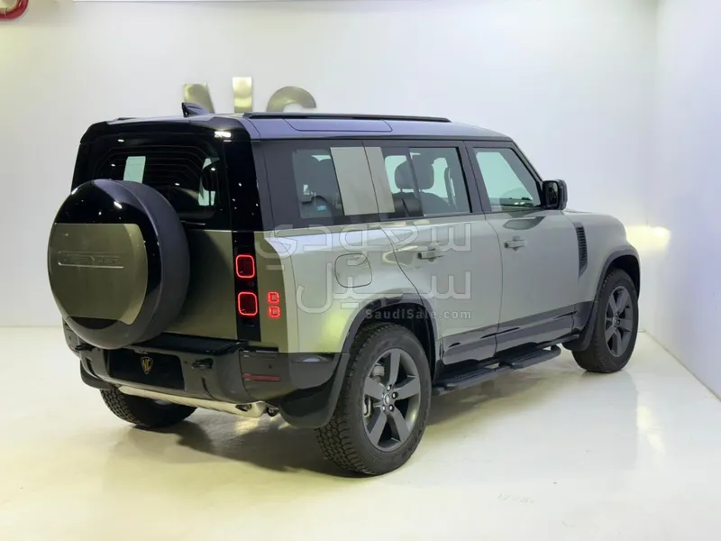 2025 لاند روفر ديفيندر اتش اس اي