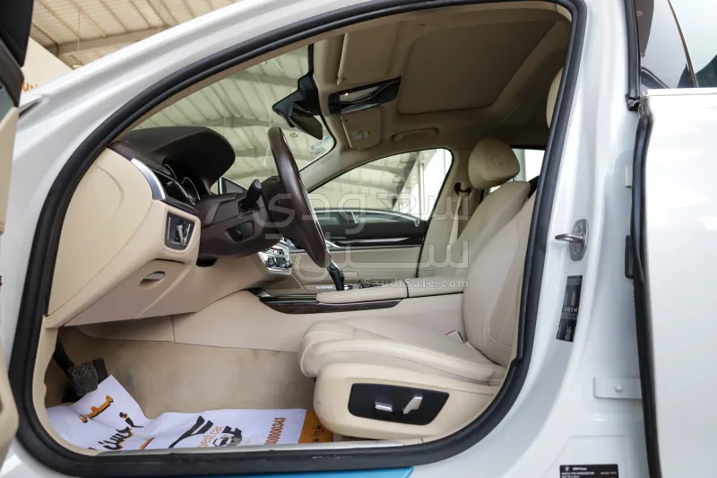 2016 بي ام دبليو الفئة السابعة 730 إل أي