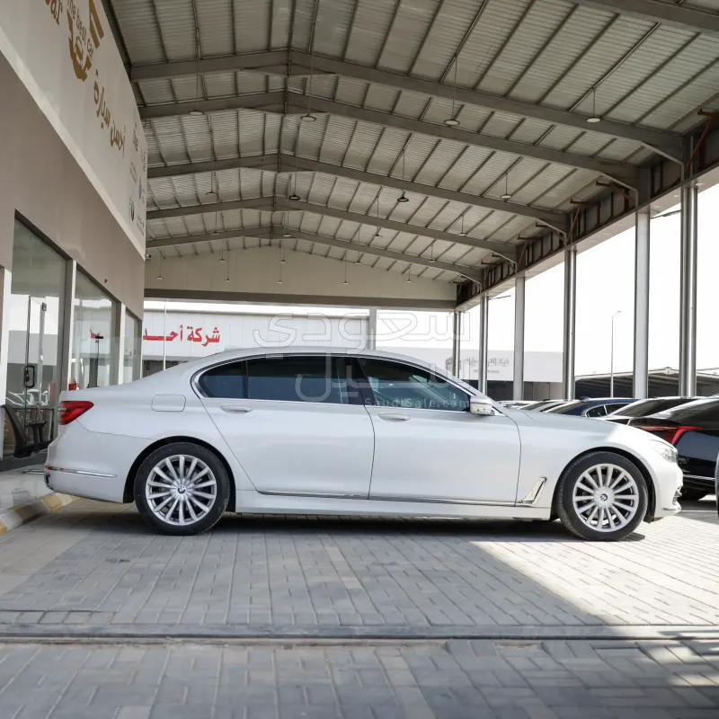 2016 بي ام دبليو الفئة السابعة 730 إل أي