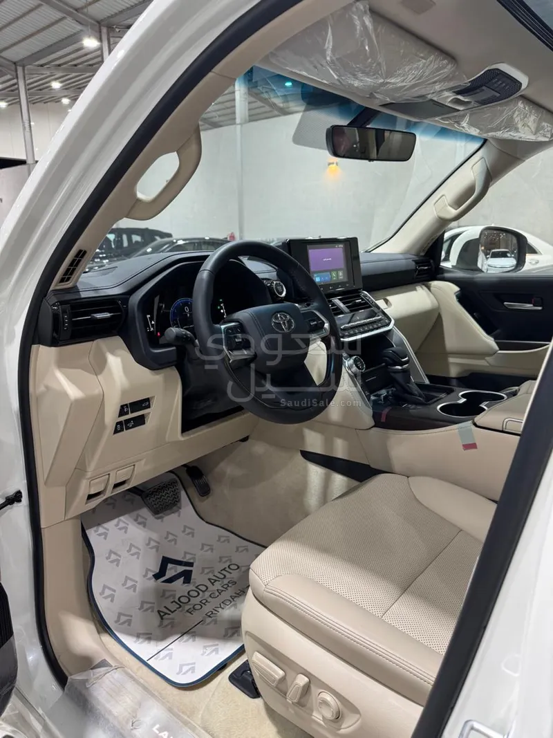 2025 تويوتا لاند كروزر جي اكس ار4