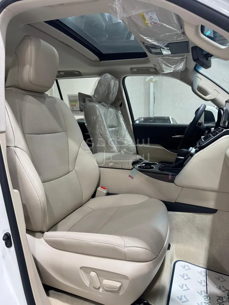 2025 تويوتا لاند كروزر جي اكس ار4