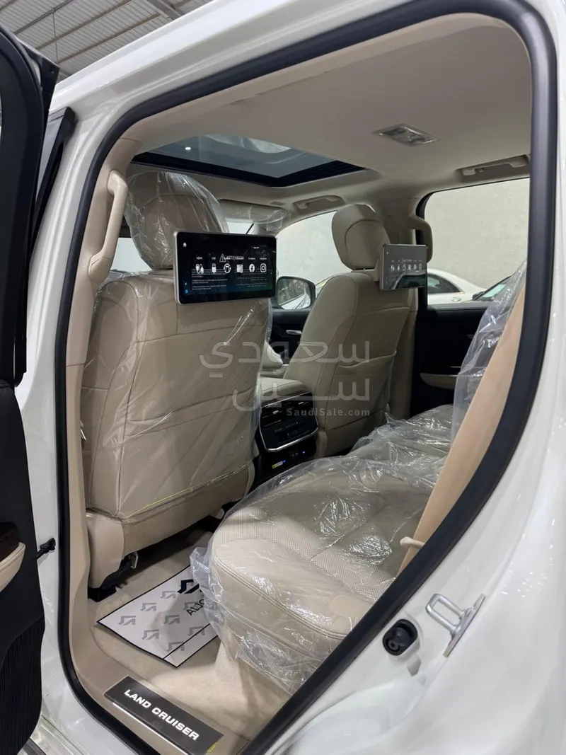 2025 تويوتا لاند كروزر جي اكس ار4