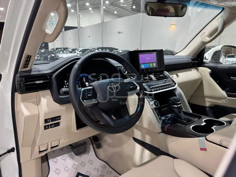 2025 تويوتا لاند كروزر جي اكس ار4