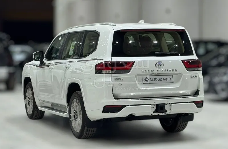 2025 تويوتا لاند كروزر جي اكس ار4
