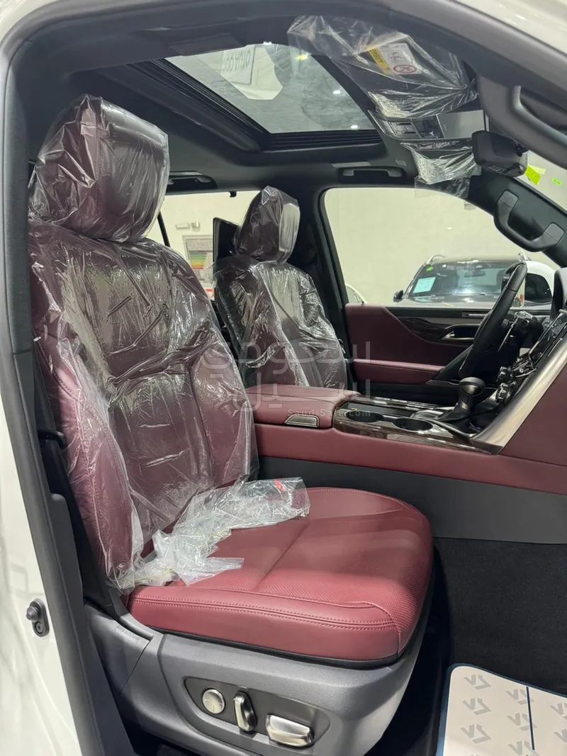 2025 لكزس إل إكس 600