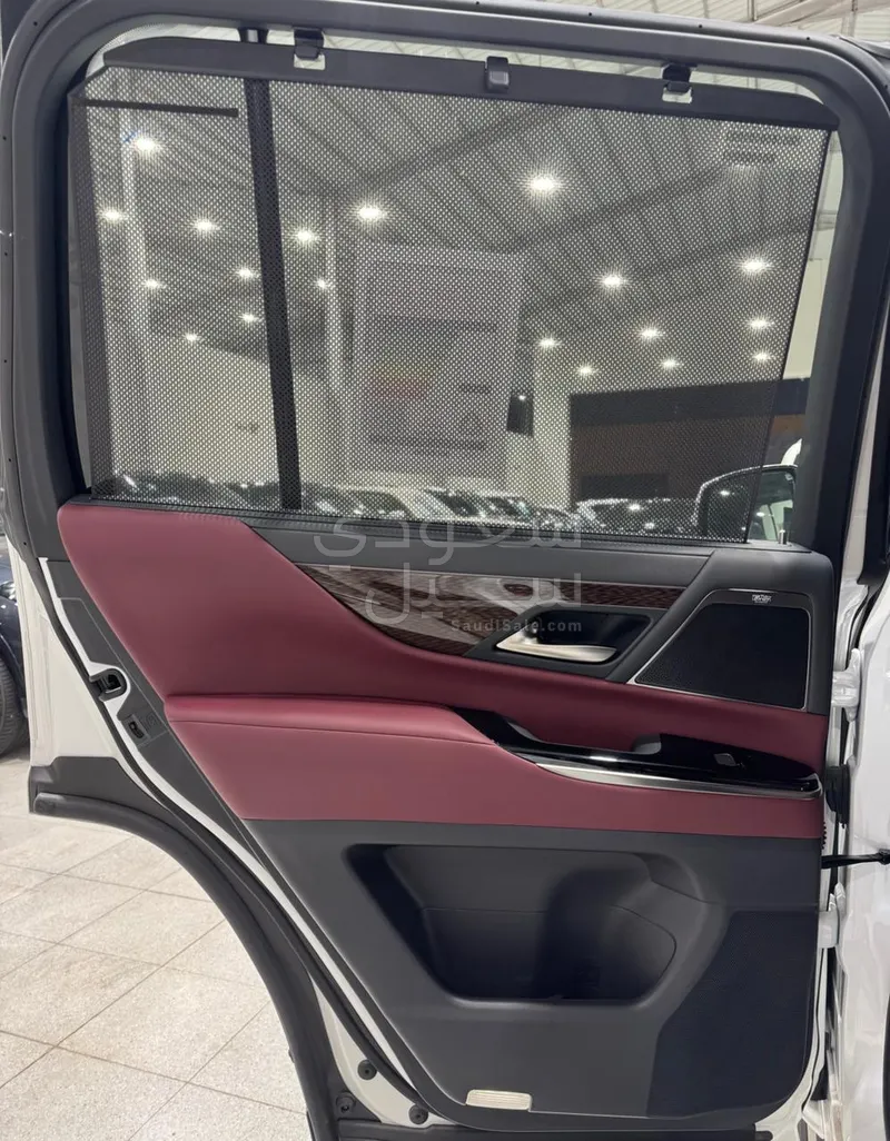 2025 لكزس إل إكس 600