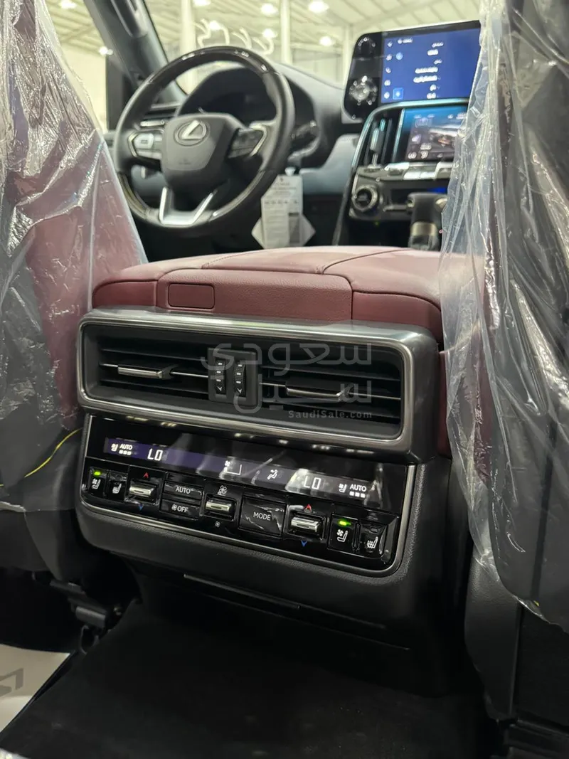 2025 لكزس إل إكس 600