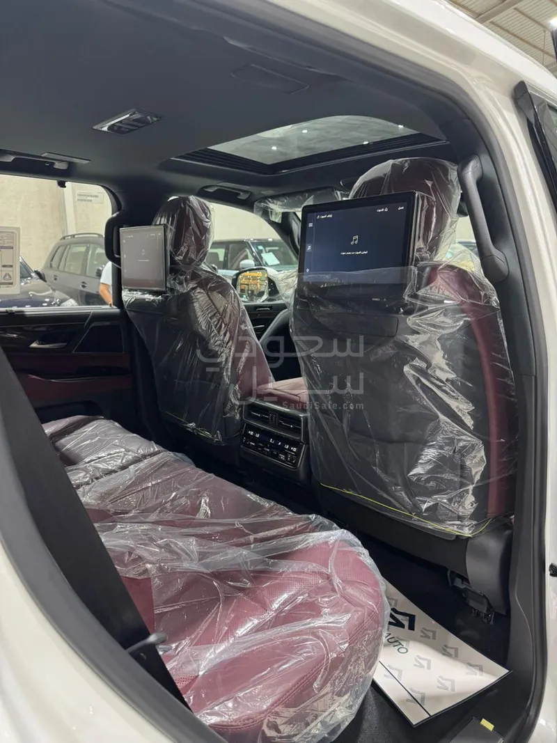 2025 لكزس إل إكس 600