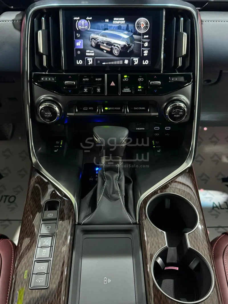 2025 لكزس إل إكس 600