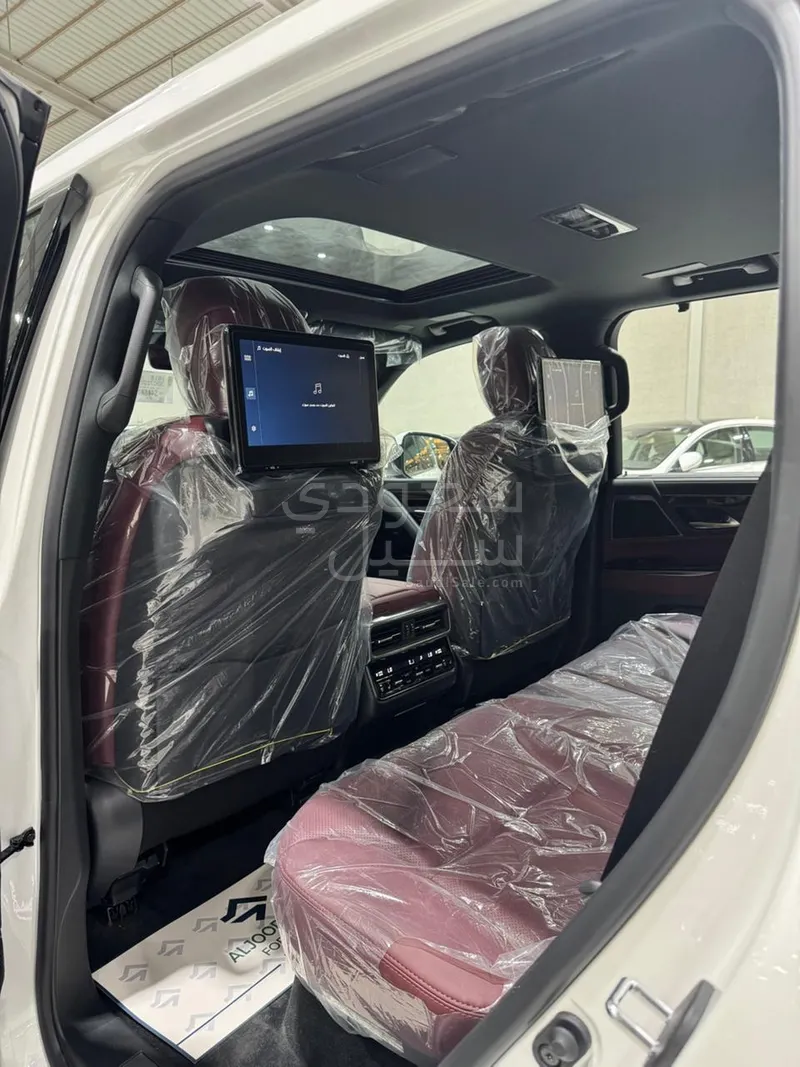 2025 لكزس إل إكس 600