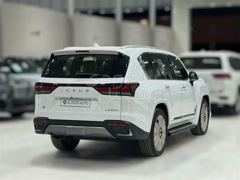 2025 لكزس إل إكس 600