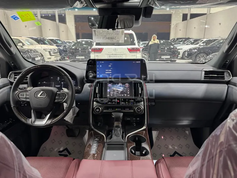 2025 لكزس إل إكس 600