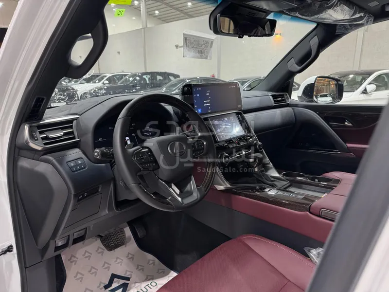 2025 لكزس إل إكس 600