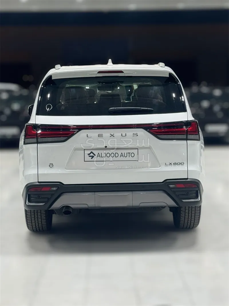 2025 لكزس إل إكس 600