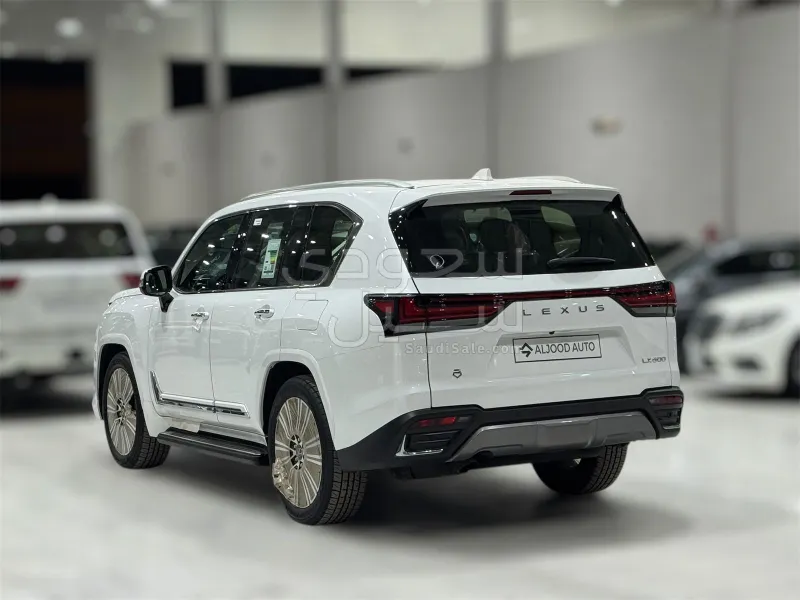 2025 لكزس إل إكس 600