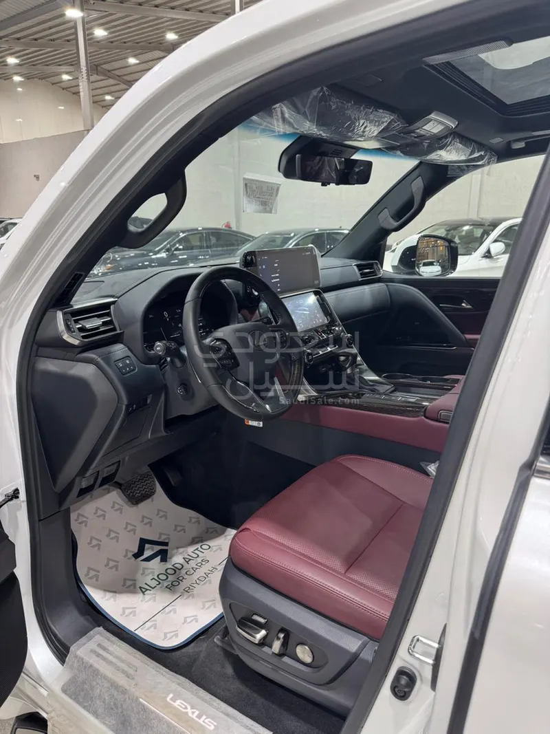2025 لكزس إل إكس 600