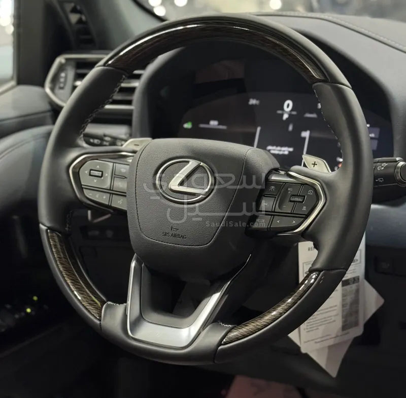 2025 لكزس إل إكس 600