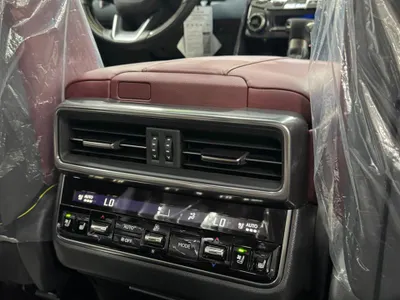 2025 لكزس إل إكس 600