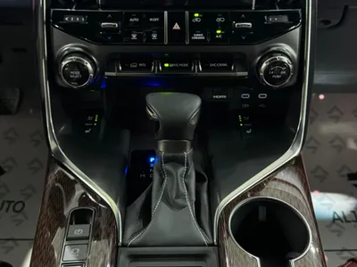 2025 لكزس إل إكس 600