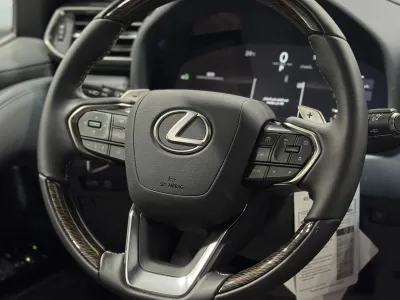 2025 لكزس إل إكس 600