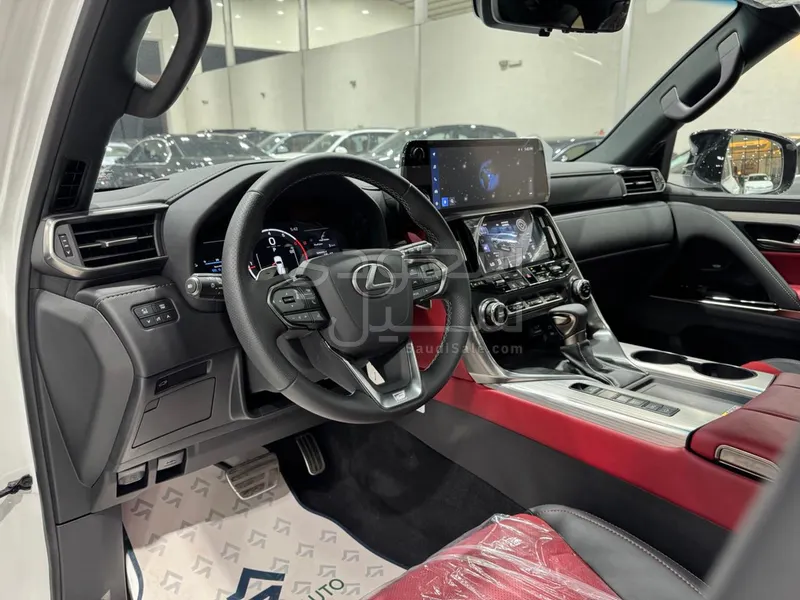2025 لكزس إل إكس 600 إف