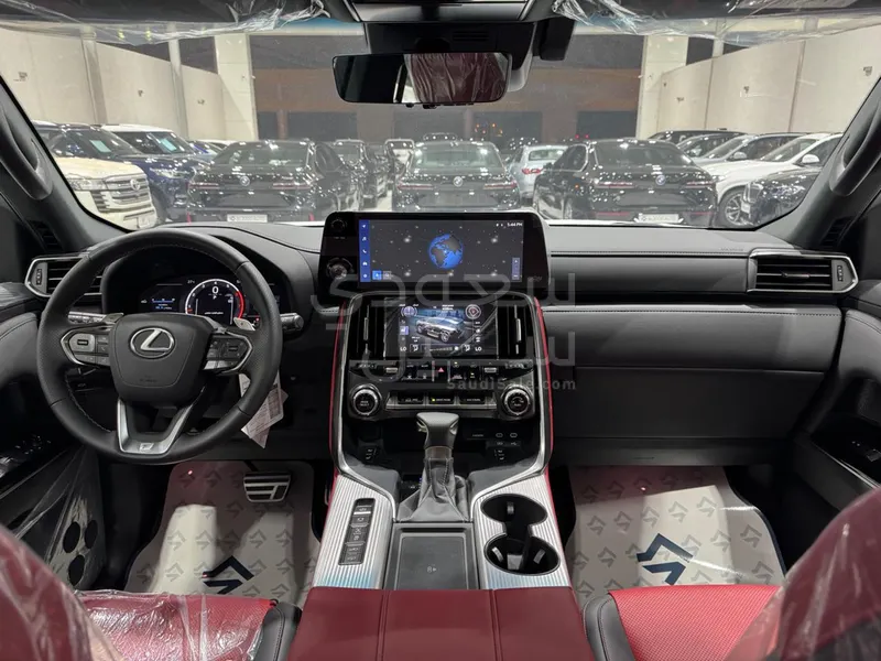 2025 لكزس إل إكس 600 إف