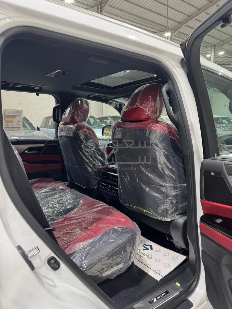 2025 لكزس إل إكس 600 إف