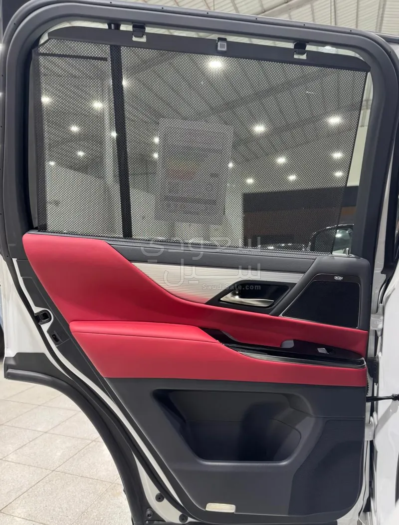 2025 لكزس إل إكس 600 إف