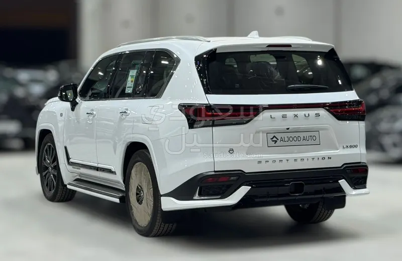 2025 لكزس إل إكس 600 إف