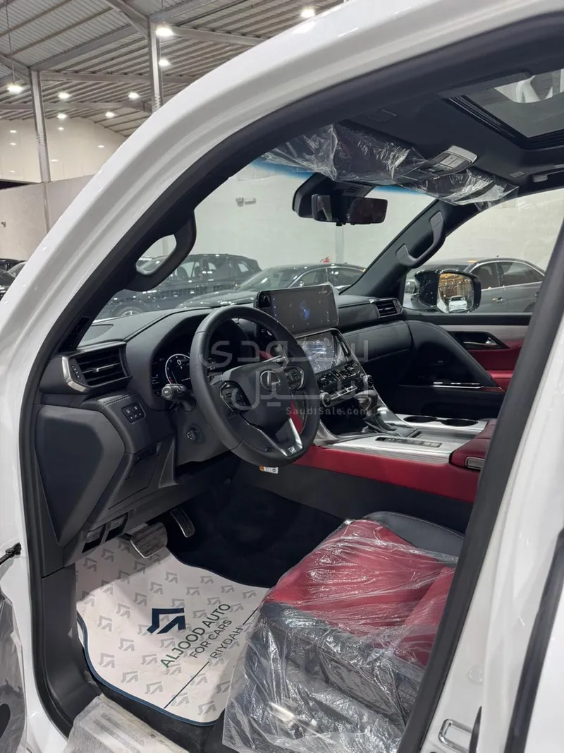 2025 لكزس إل إكس 600 إف