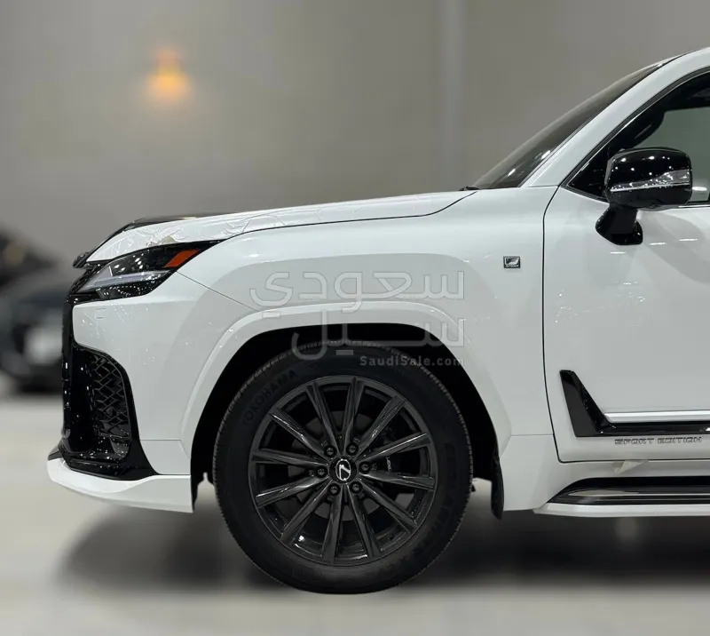 2025 لكزس إل إكس 600 إف