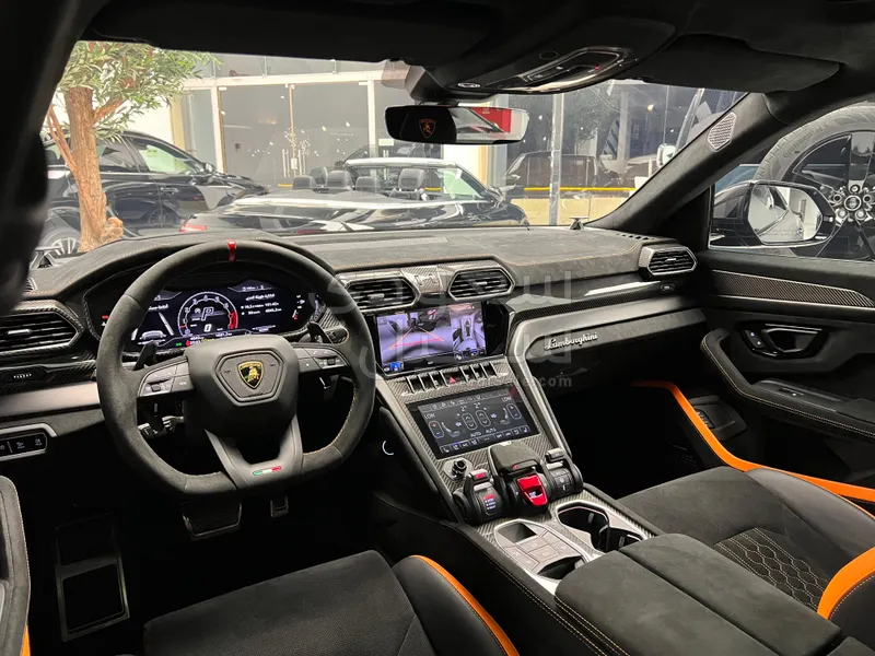 2024 لمبرجيني اوروس بيرفورمانتي