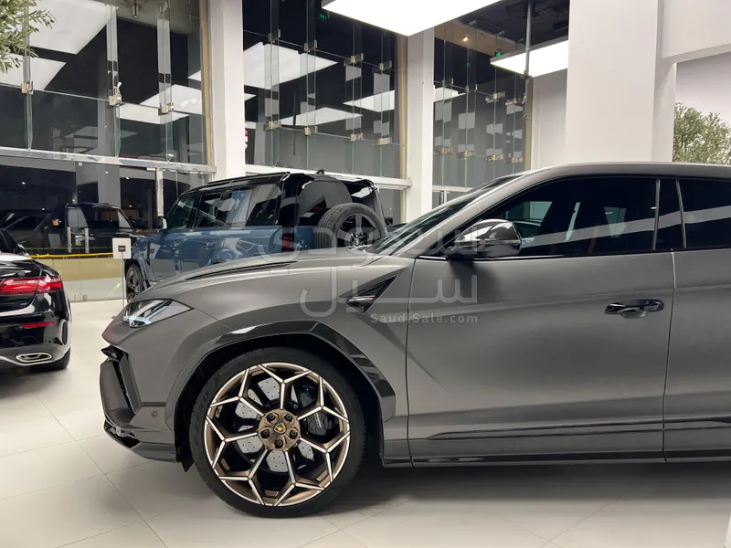 2024 لمبرجيني اوروس بيرفورمانتي