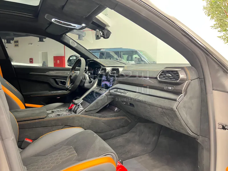 2024 لمبرجيني اوروس بيرفورمانتي