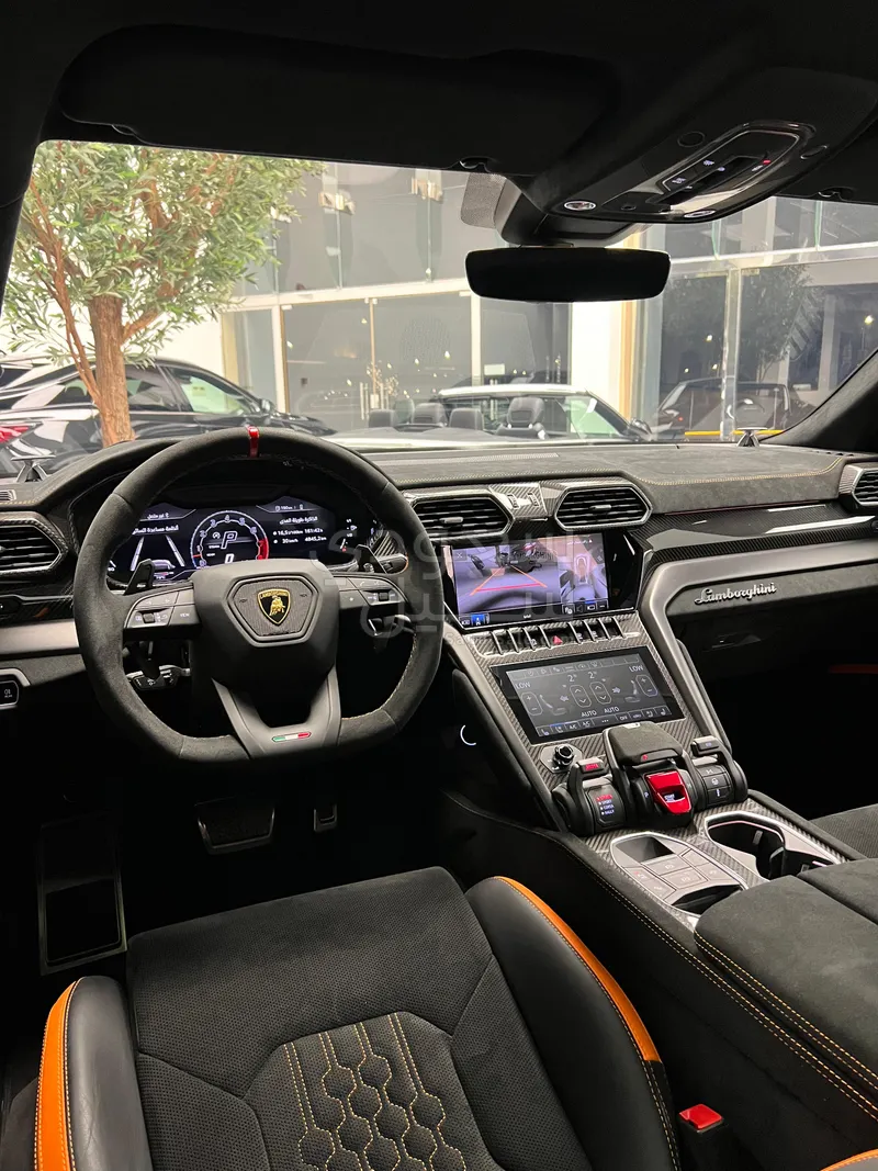 2024 لمبرجيني اوروس بيرفورمانتي