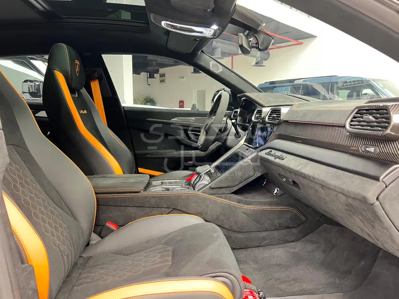 2024 لمبرجيني اوروس بيرفورمانتي