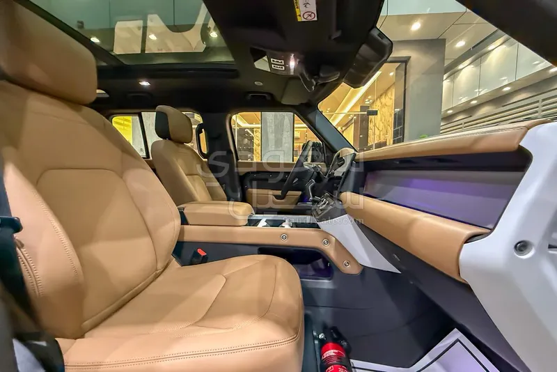 2026 لاند روفر ديفيندر اس اي