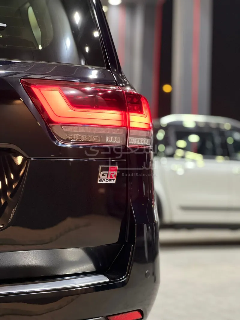 2023 تويوتا لاند كروزر جي ار سبورت