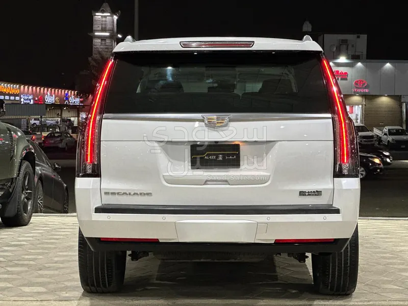 2016 كاديلاك اسكاليد