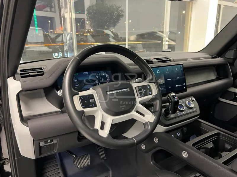 2022 لاند روفر ديفيندر اكس داينمك