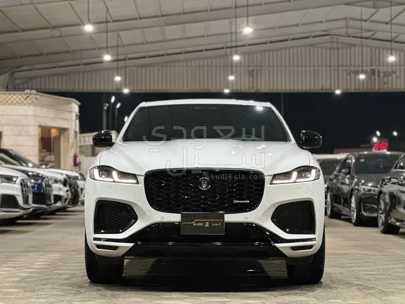 2024 جاكوار اف-بيس