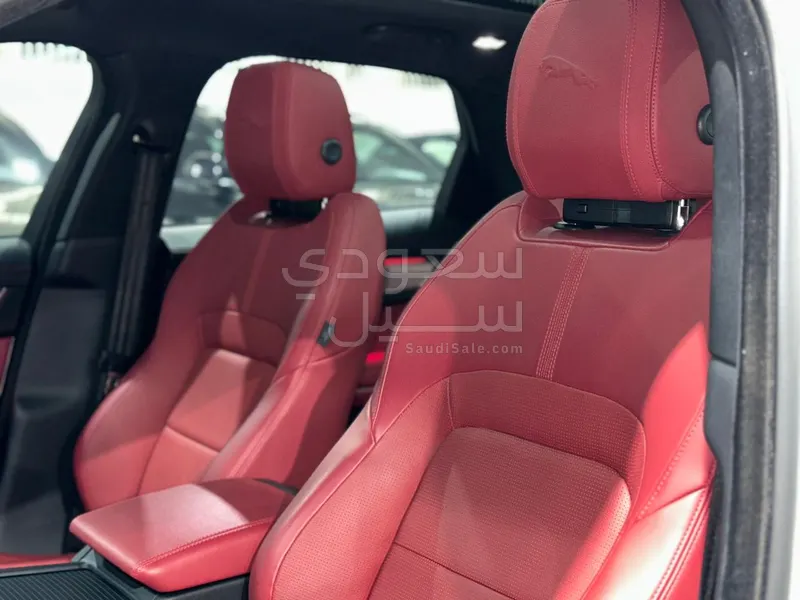 2024 جاكوار اف-بيس