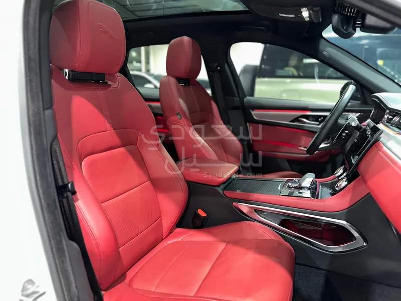 2024 جاكوار اف-بيس