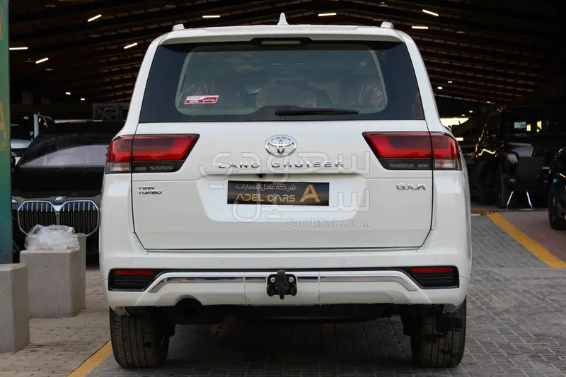 2025 تويوتا لاند كروزر جي اكس ار4