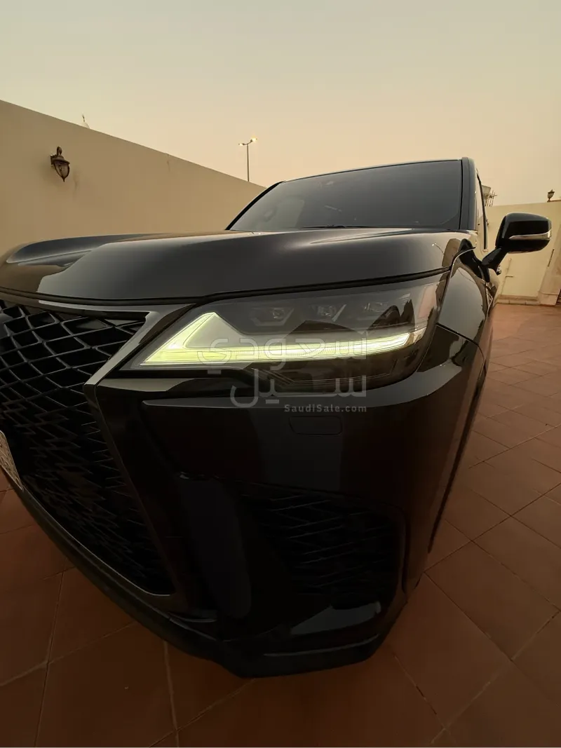 2023 لكزس إل إكس 600 إف